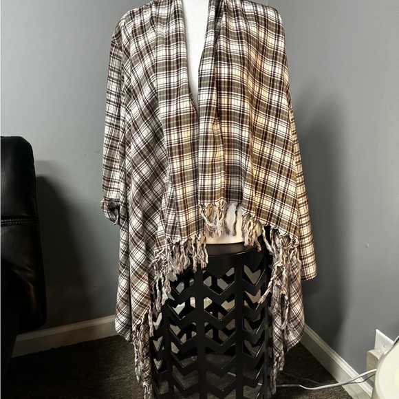 Natural Reflections Shire Plaid Ruana for Ladies - Picture 2 of 7